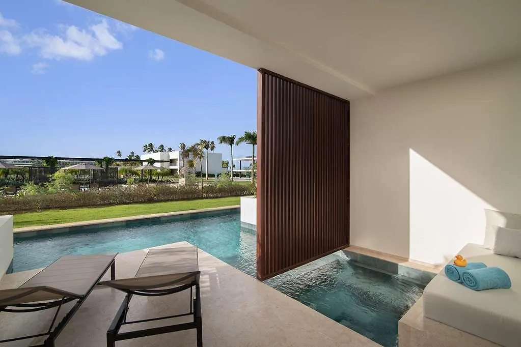 Live Aqua Beach Resort Punta Cana Hotel